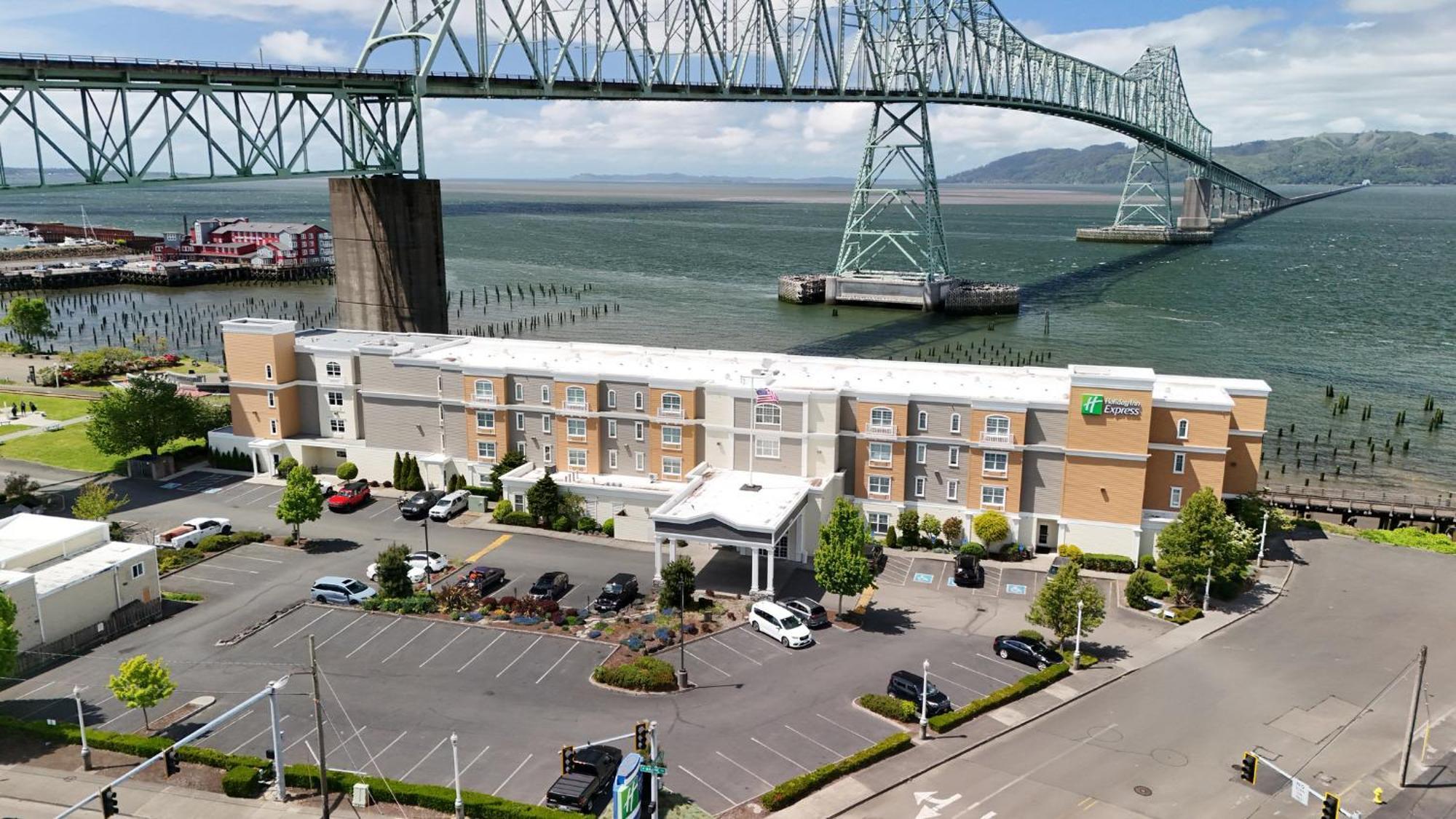 Holiday Inn Express Hotel & Suites Astoria By Ihg Экстерьер фото
