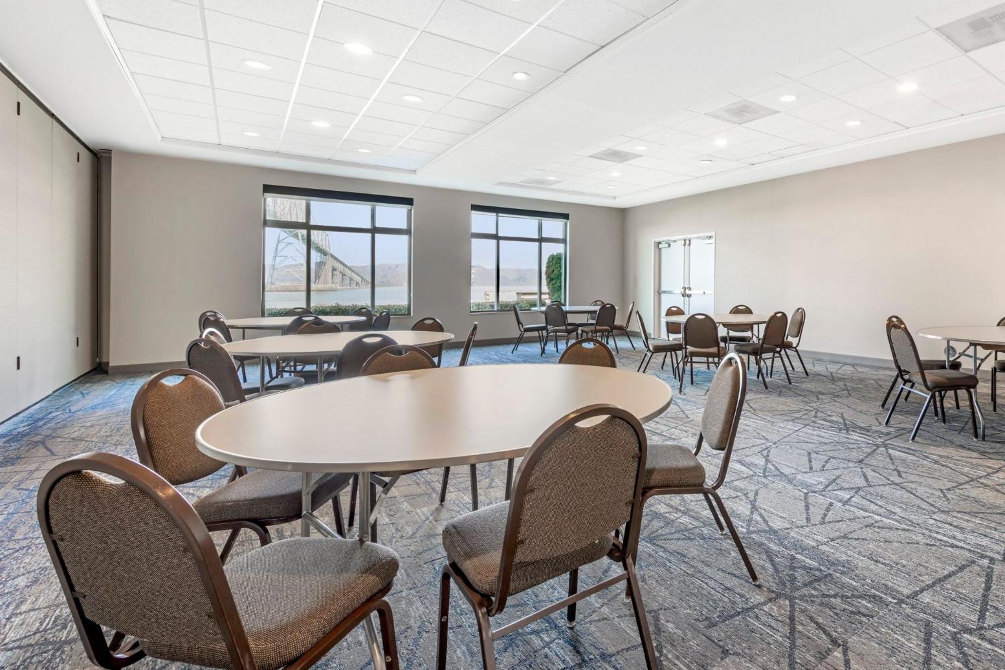 Holiday Inn Express Hotel & Suites Astoria By Ihg Экстерьер фото